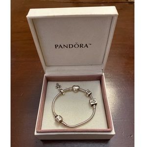 🤩 LIKE NEW Pandora bracelet with original box 🤩